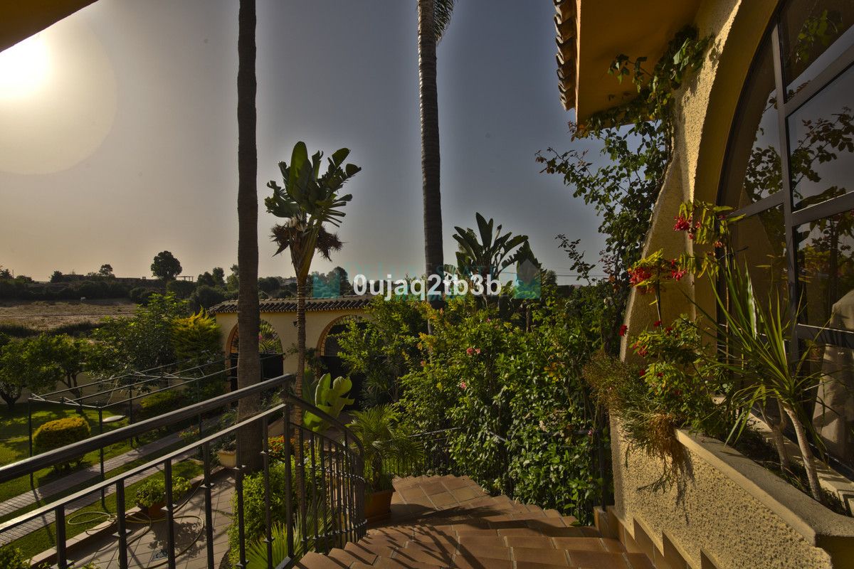 Villa for sale in New Golden Mile, Estepona