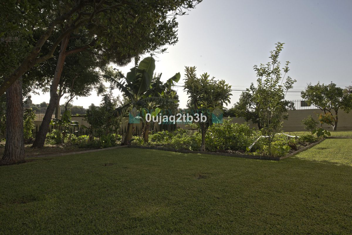 Villa for sale in New Golden Mile, Estepona