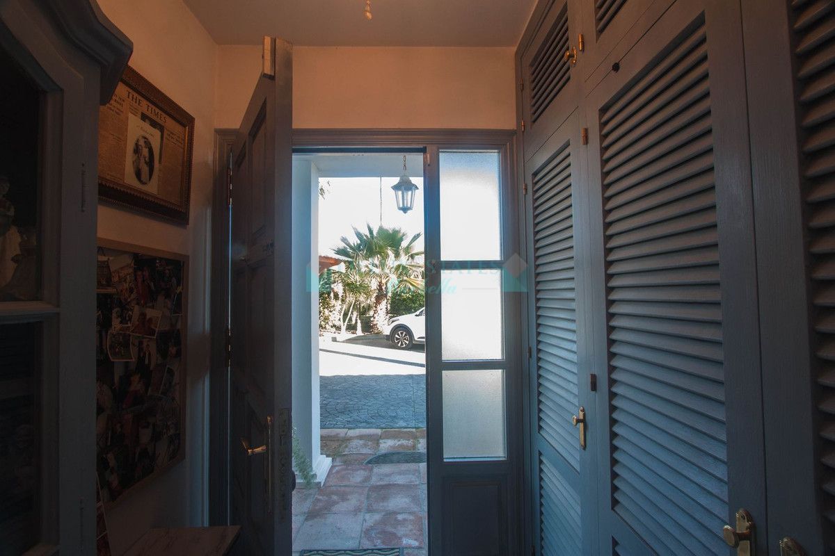 Finca for sale in Estepona