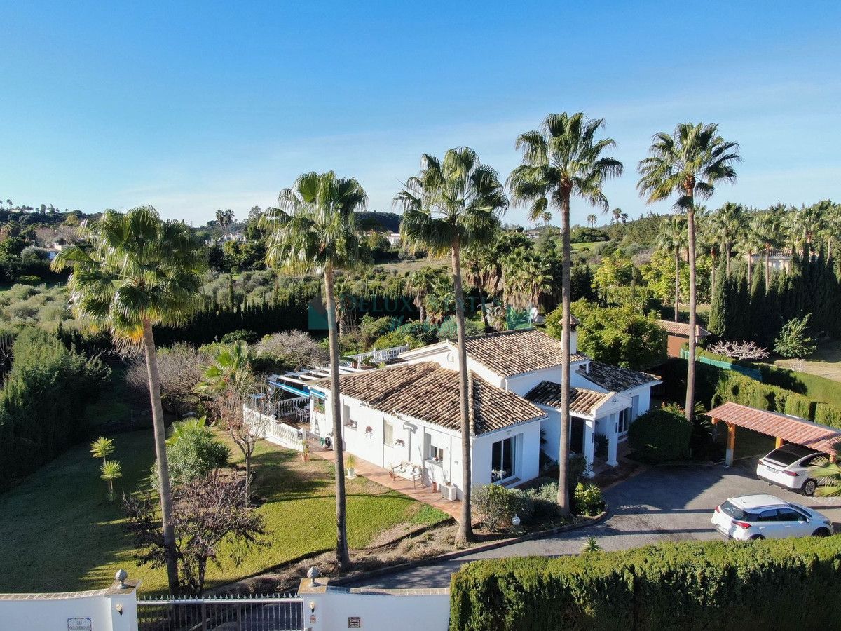 Finca for sale in Estepona