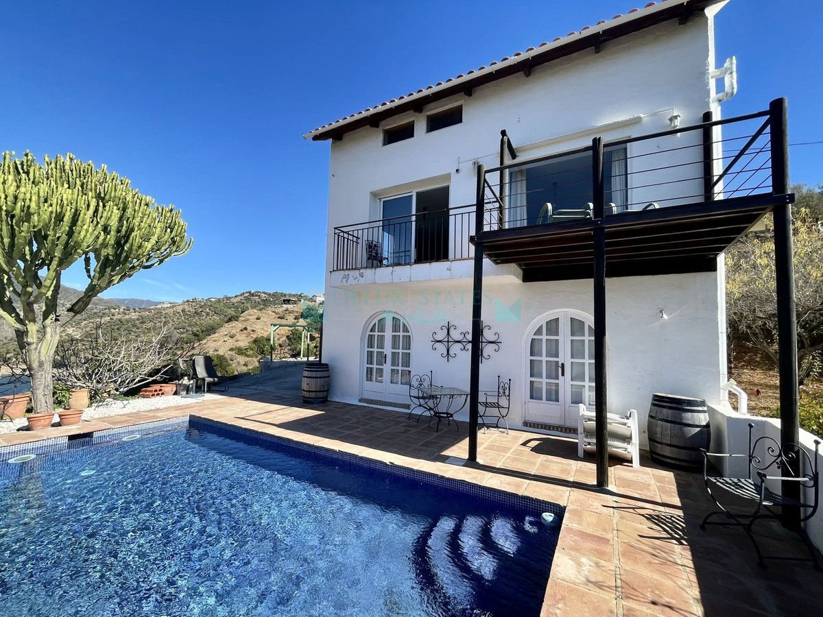 Villa for sale in Istan