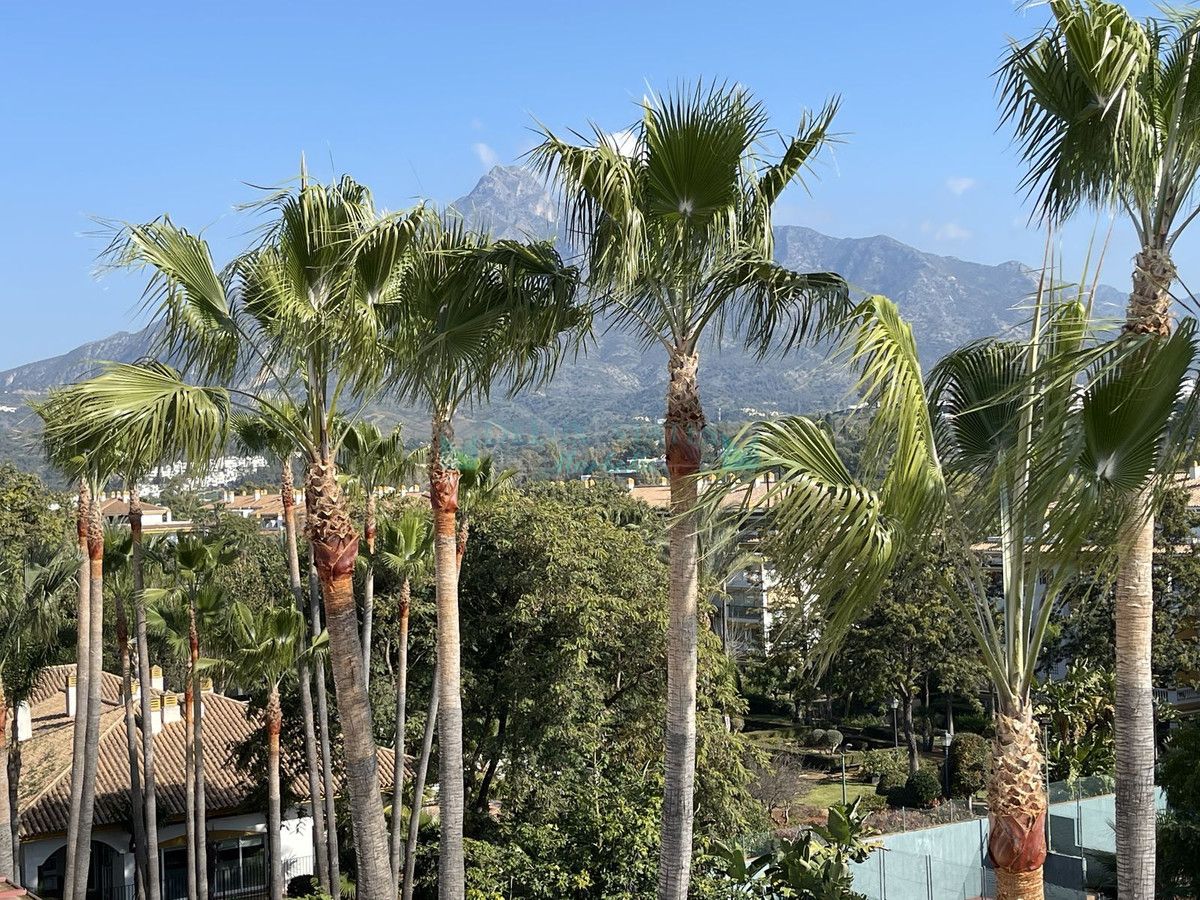 Penthouse for sale in Nueva Andalucia