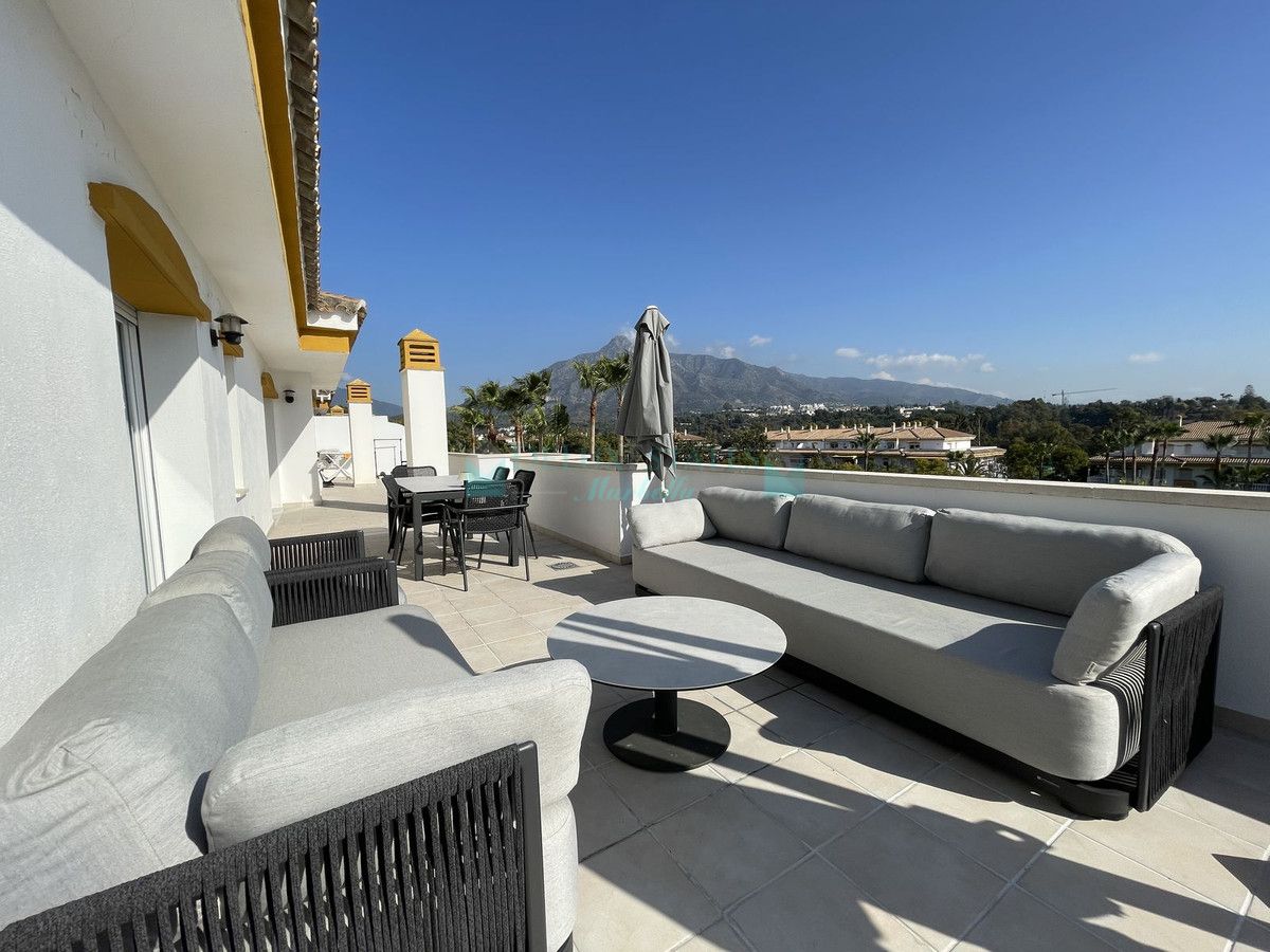 Penthouse for sale in Nueva Andalucia