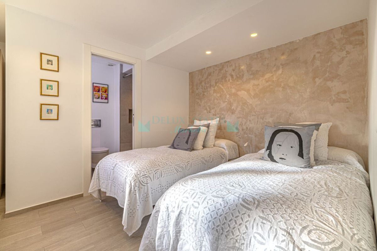Villa for sale in Las Chapas, Marbella East