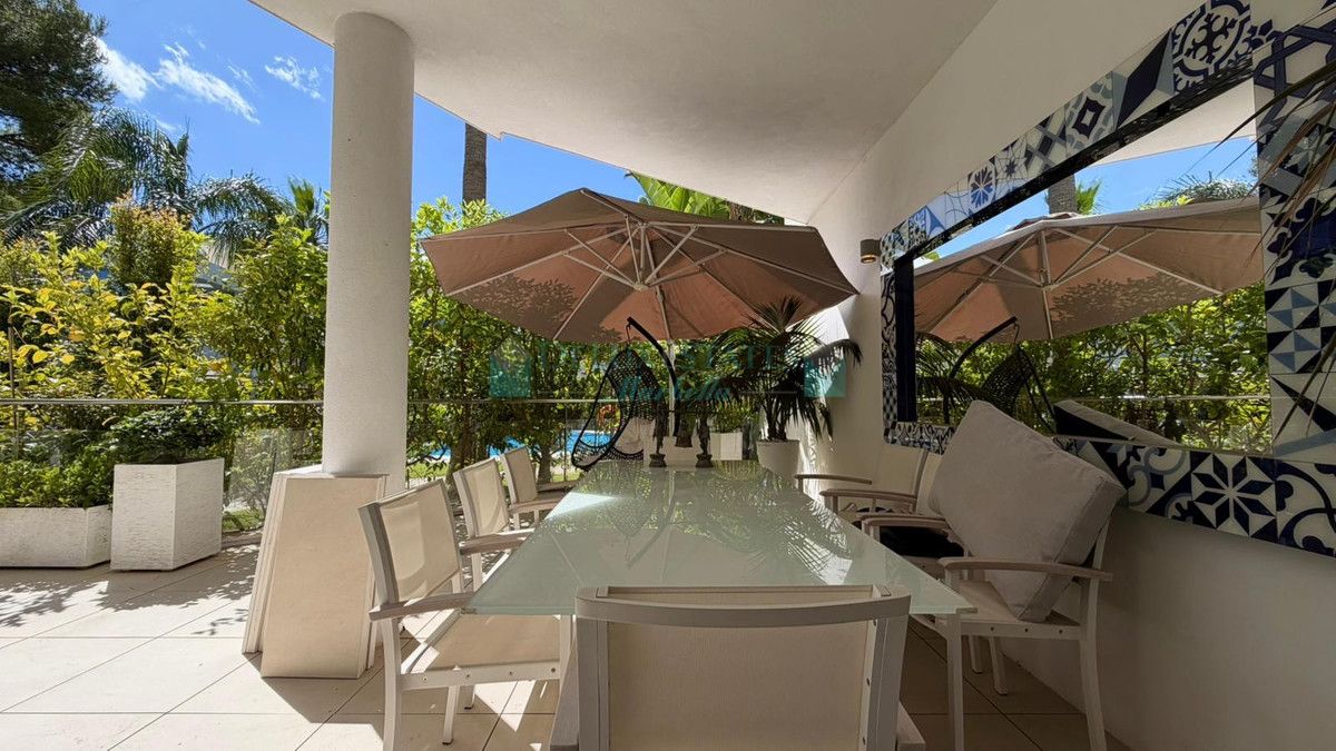 Villa Pareada en alquiler en Marbella Golden Mile