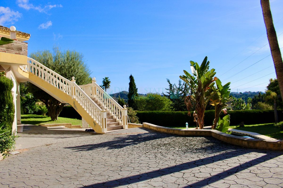 Villa en venta en Hacienda las Chapas, Marbella Este