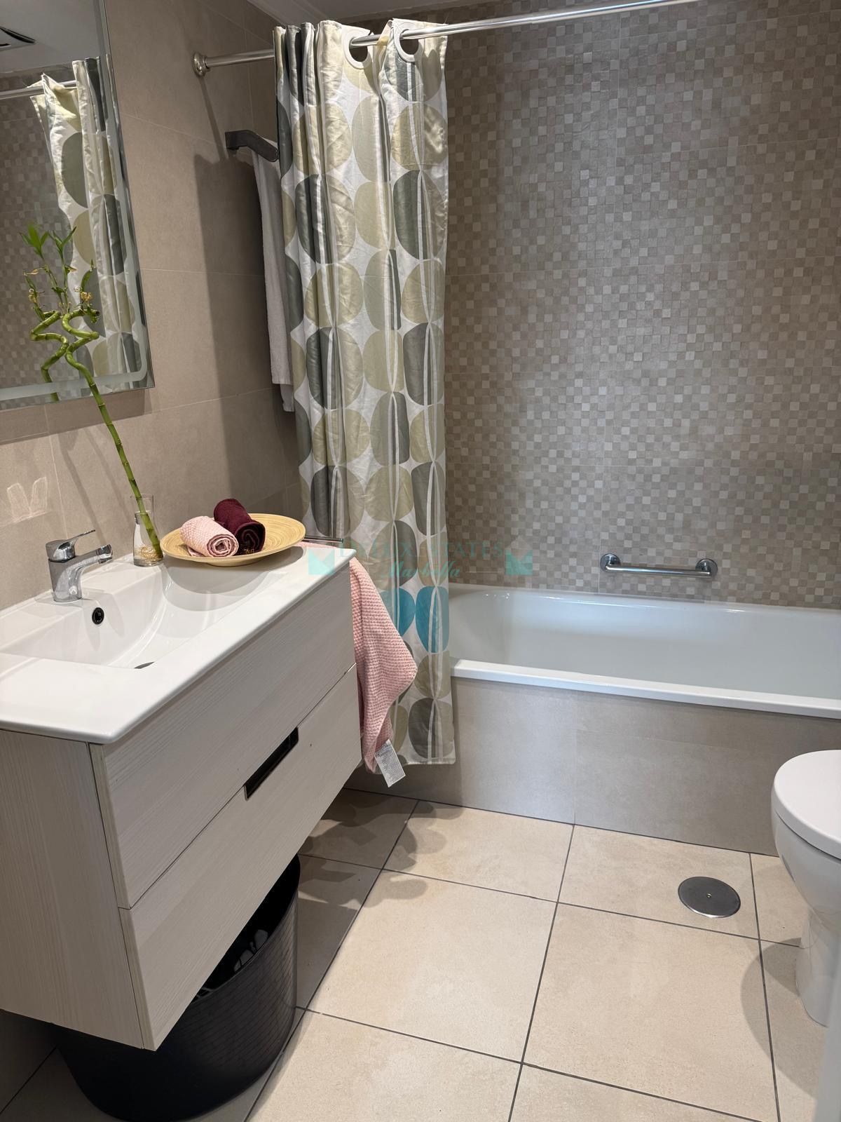 Penthouse for sale in Nueva Andalucia