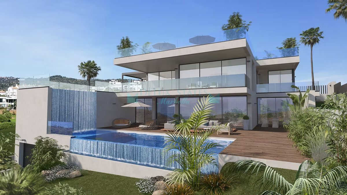 Villa for sale in Cabopino, Marbella East