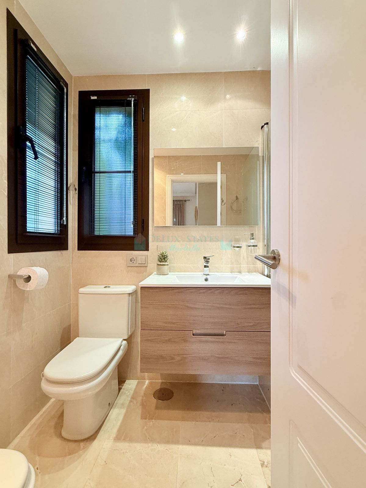 Ground Floor Apartment for sale in Los Arqueros, Benahavis