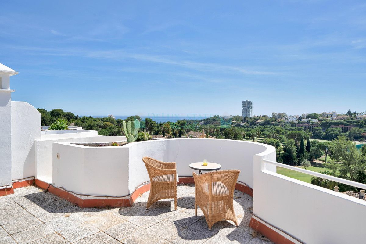 Penthouse for rent in Rio Real, Marbella East