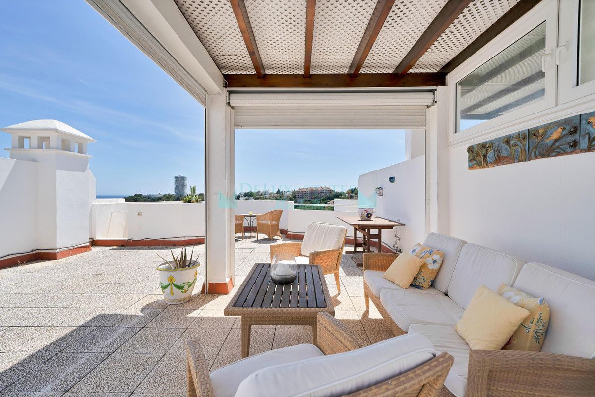 Penthouse for rent in Rio Real, Marbella East