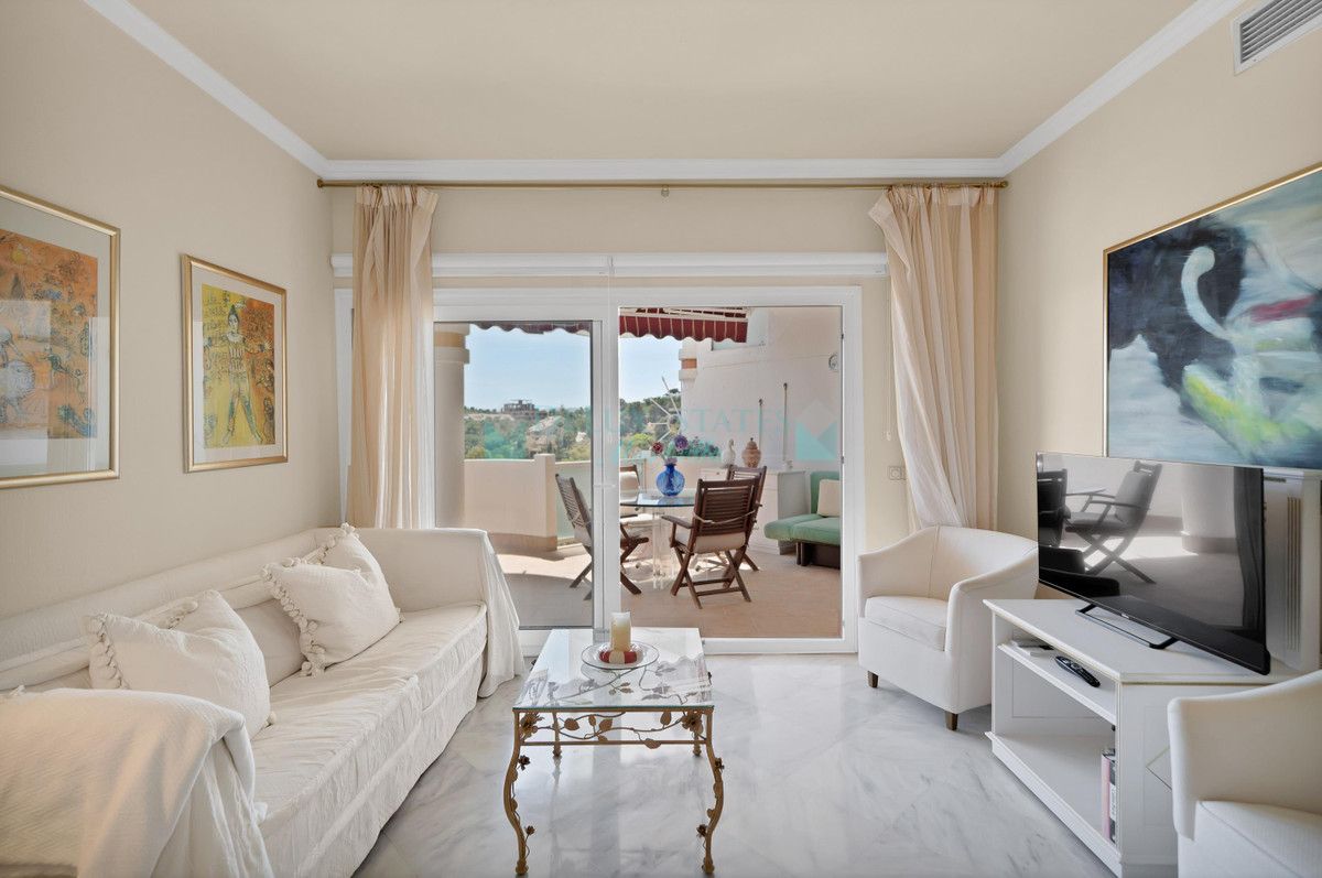 Penthouse for rent in Rio Real, Marbella East