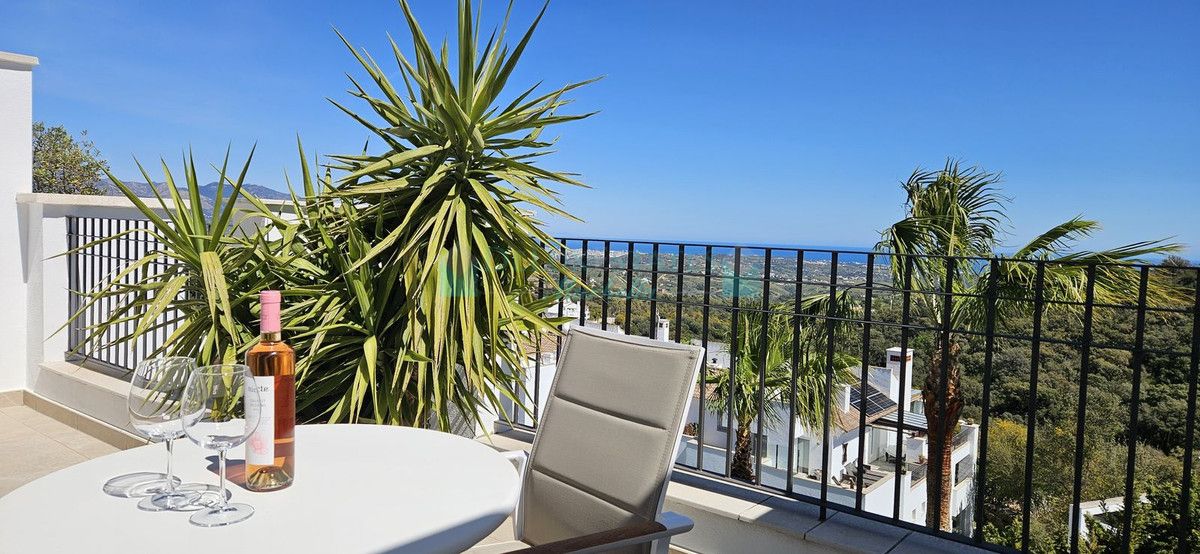 Penthouse for sale in La Mairena, Marbella East