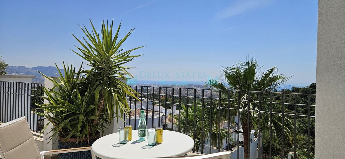 Ático en venta en La Mairena, Marbella Este