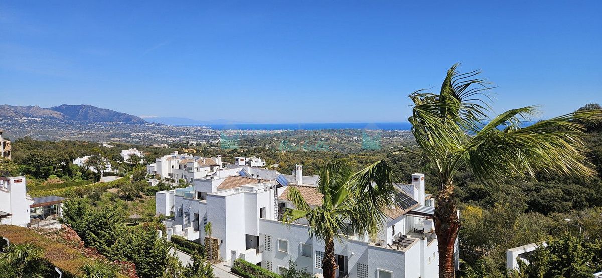 Penthouse for sale in La Mairena, Marbella East