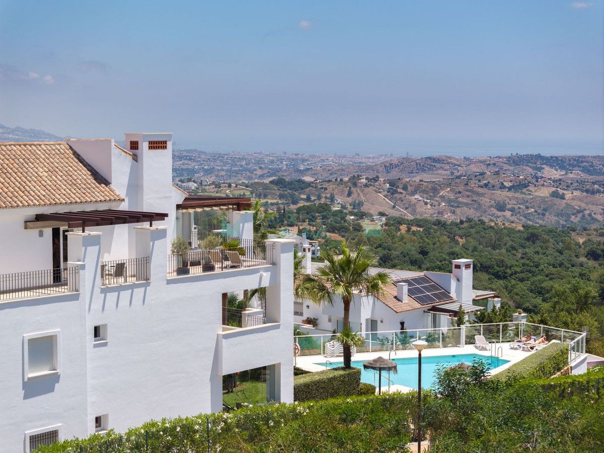 Ático en venta en La Mairena, Marbella Este