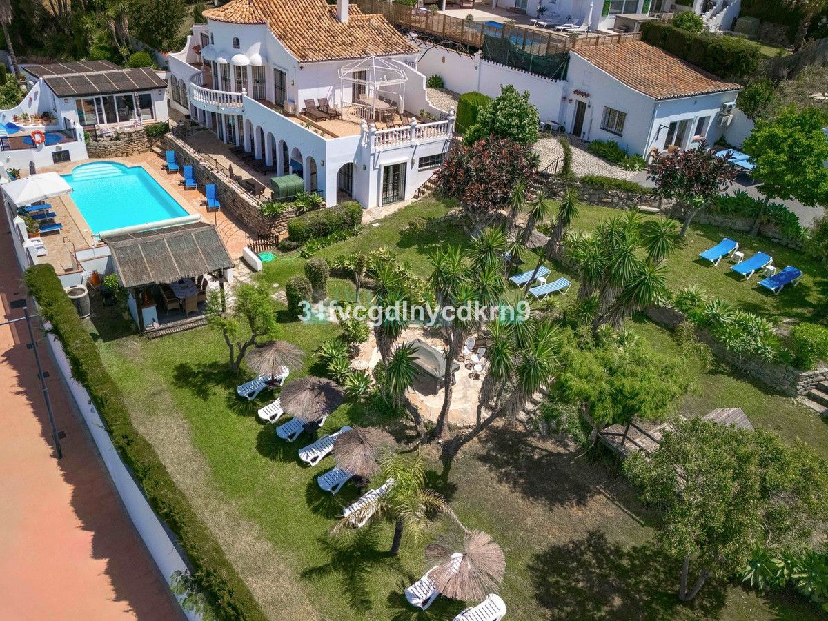 Villa for sale in Estepona