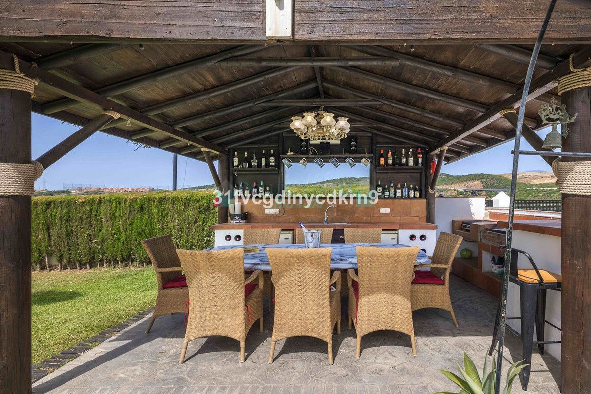 Villa for sale in Estepona