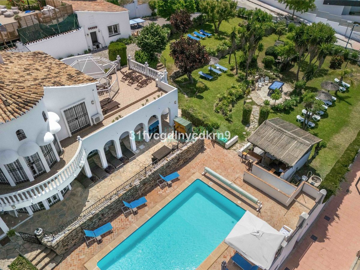 Villa for sale in Estepona