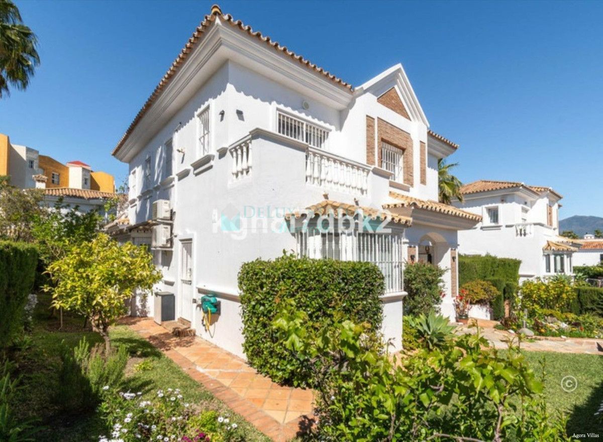 Villa en venta en Estepona