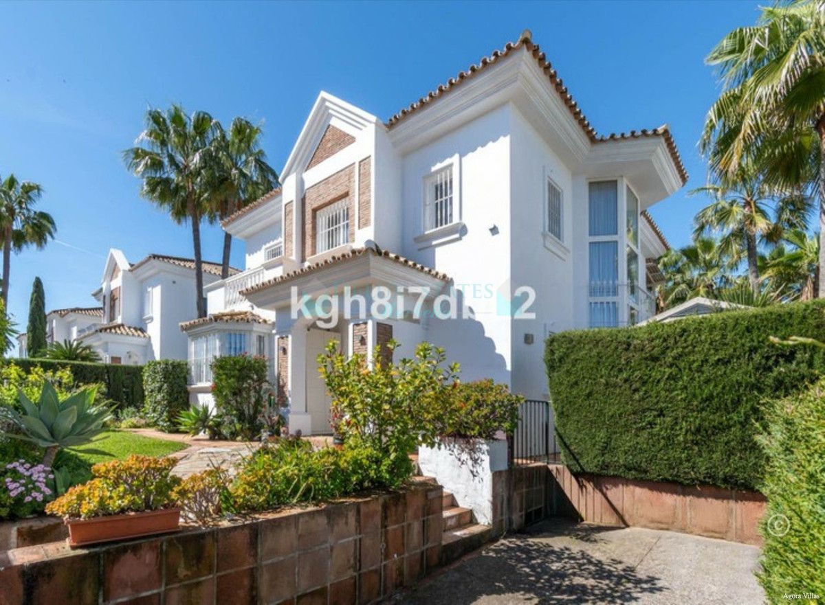 Villa en venta en Estepona