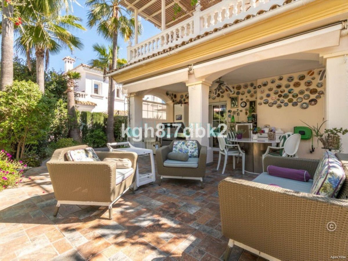 Villa en venta en Estepona