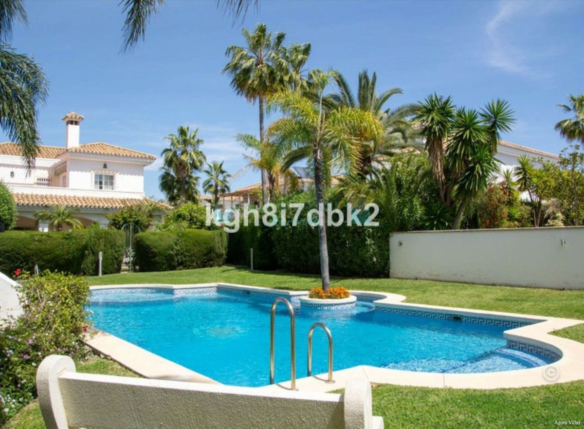 Villa en venta en Estepona