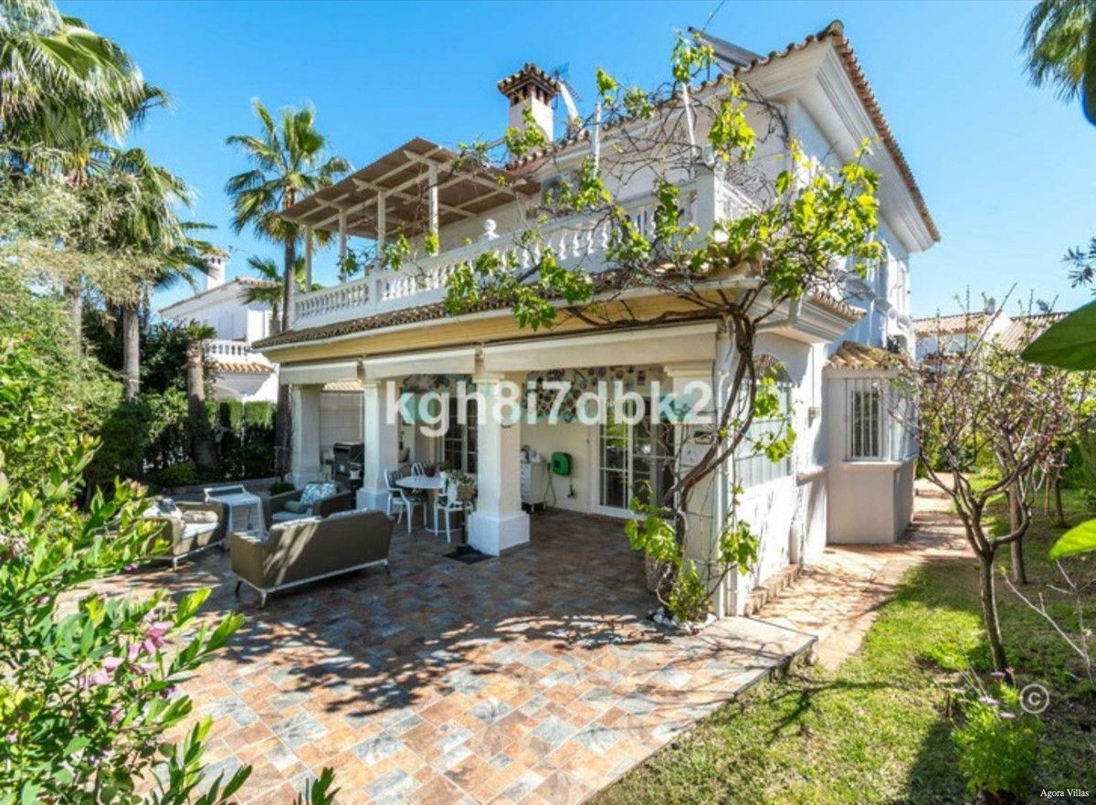 Villa en venta en Estepona