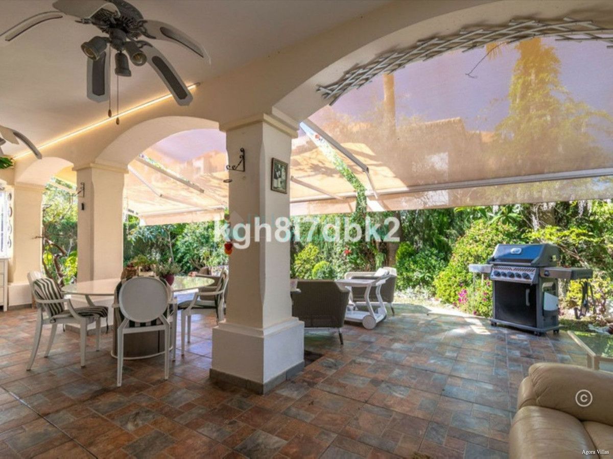 Villa en venta en Estepona