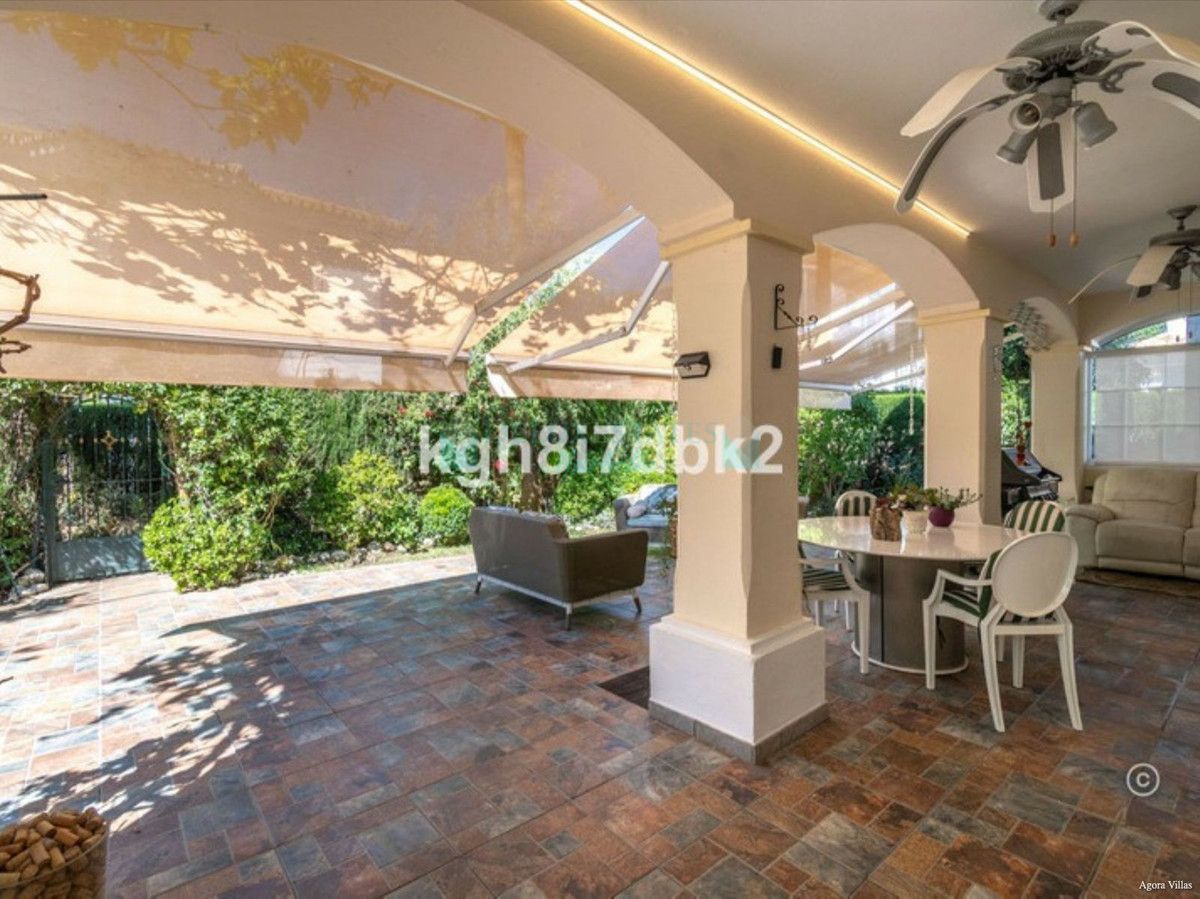 Villa en venta en Estepona