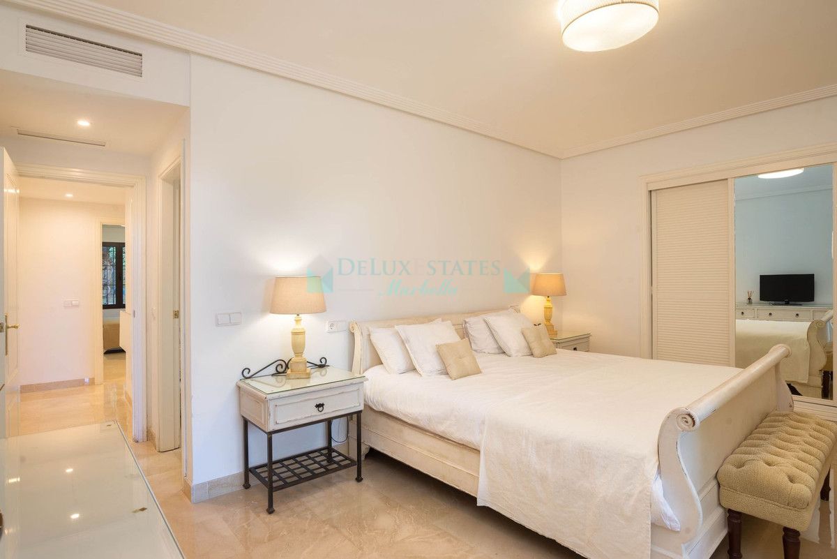 Ground Floor Apartment for sale in Los Arqueros, Benahavis