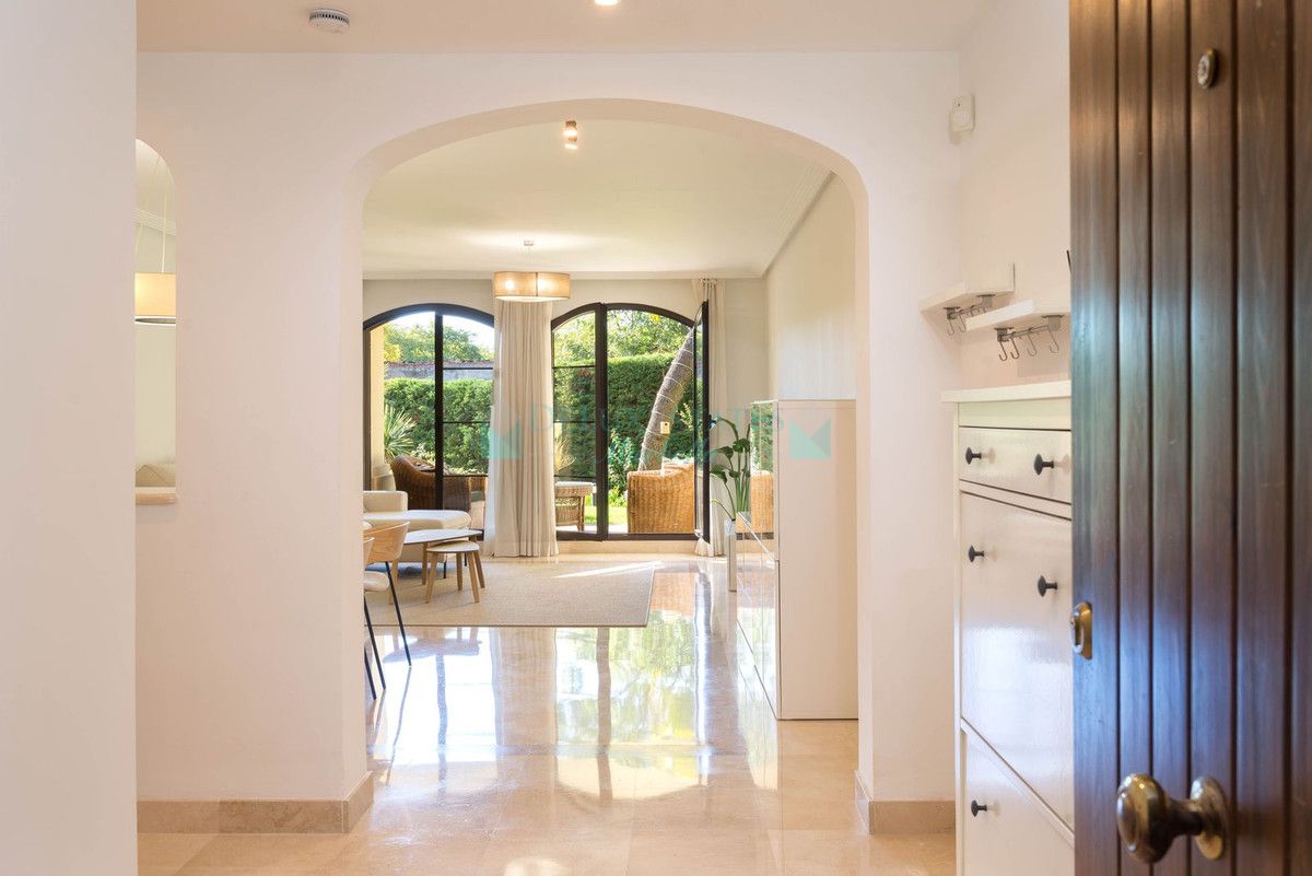 Ground Floor Apartment for sale in Los Arqueros, Benahavis