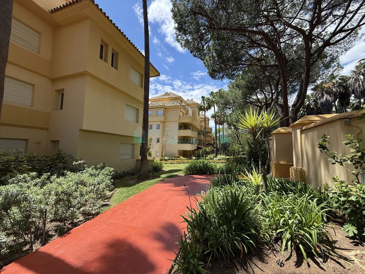 Ático en venta en Rio Real, Marbella Este