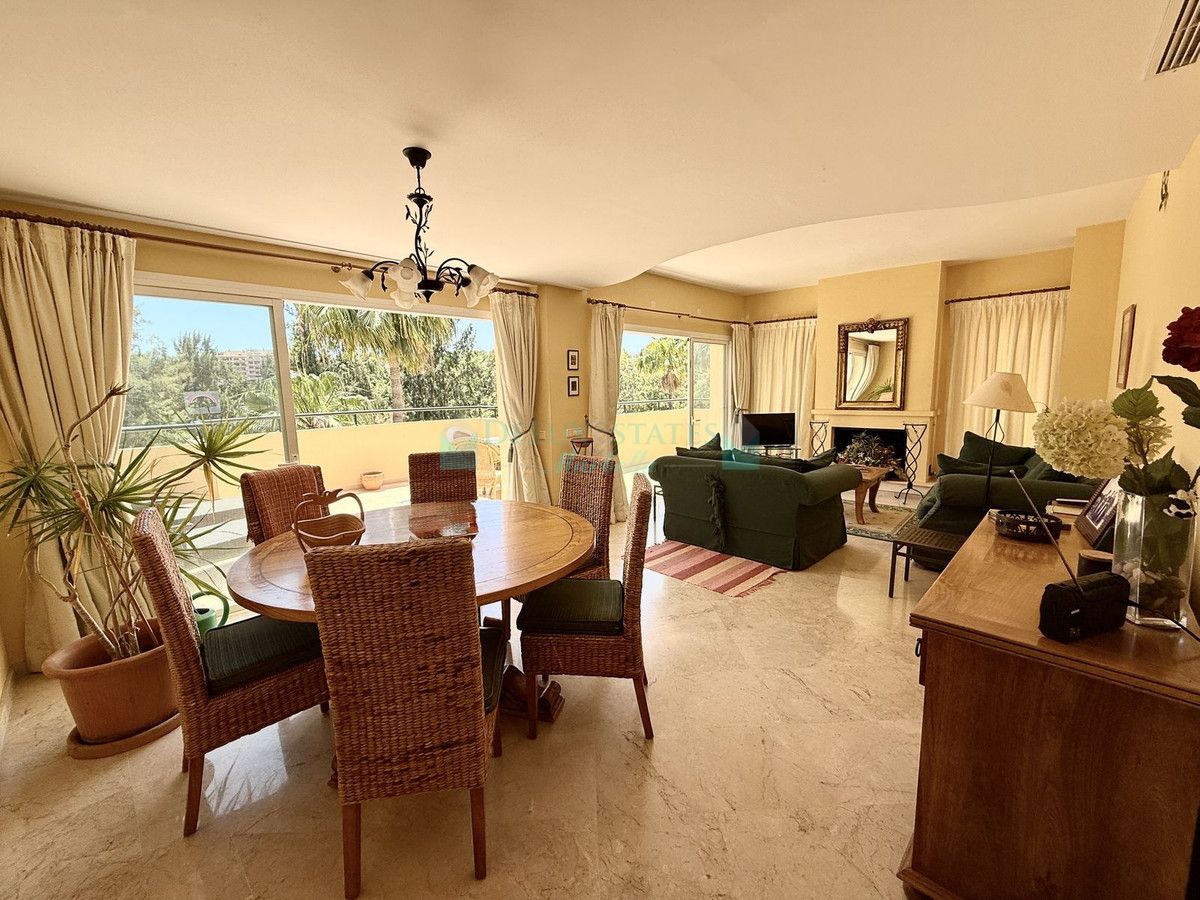 Ático en venta en Rio Real, Marbella Este