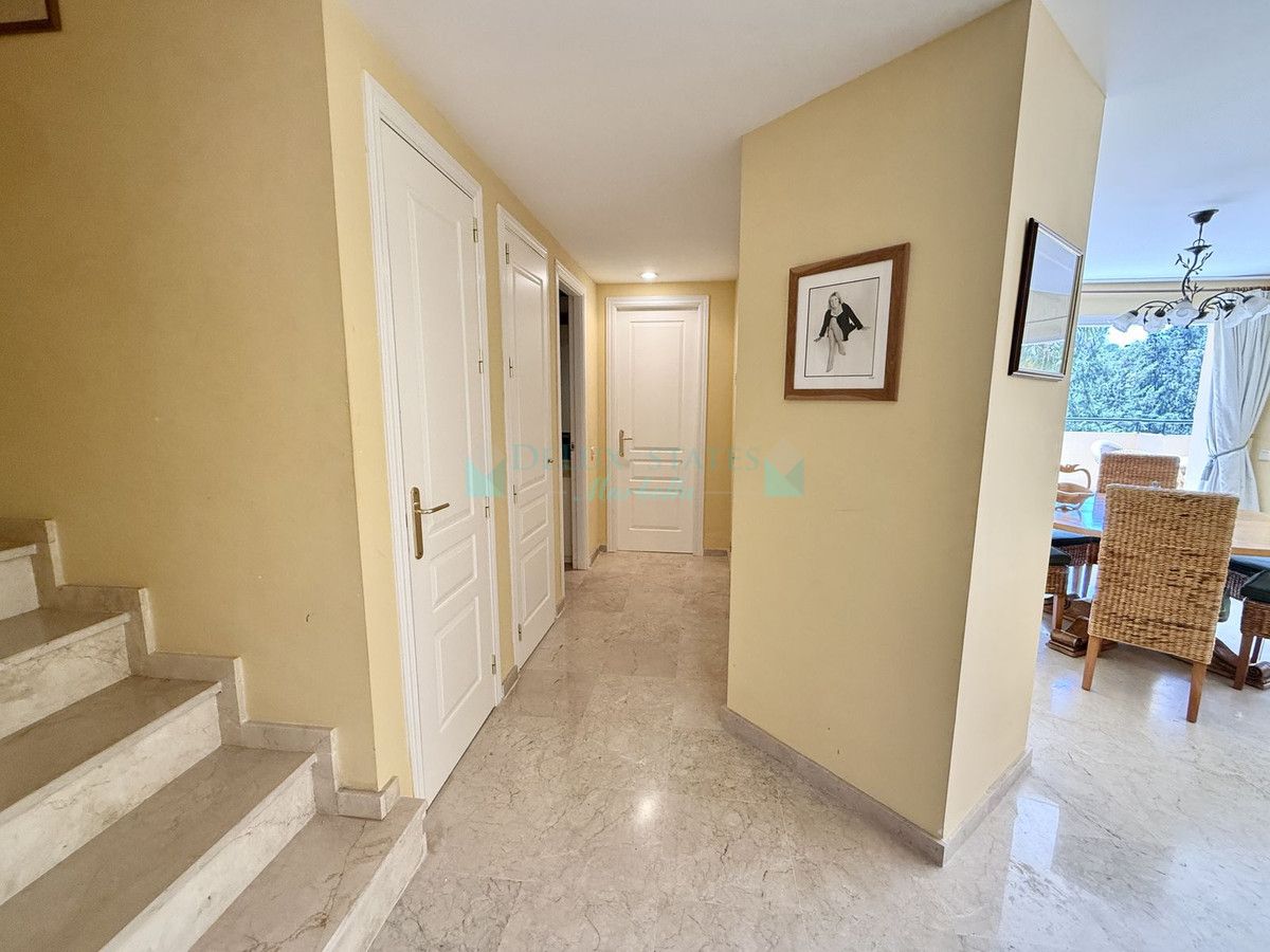 Ático en venta en Rio Real, Marbella Este
