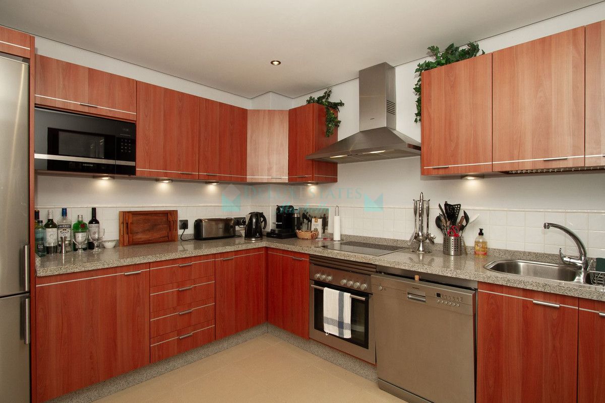 Penthouse for sale in La Mairena, Marbella East