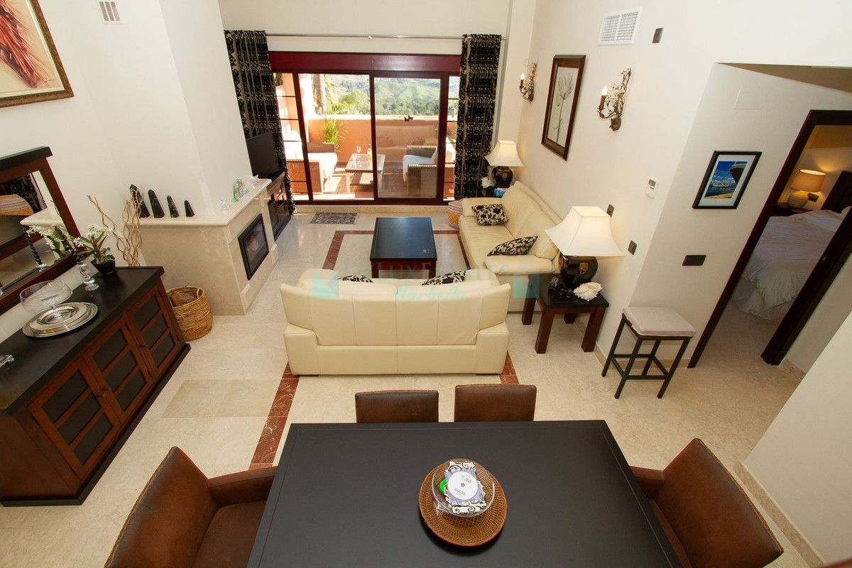 Penthouse for sale in La Mairena, Marbella East