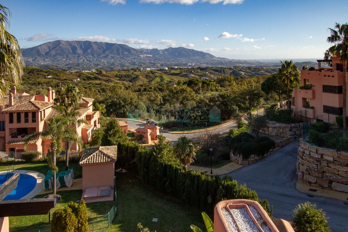 Penthouse for sale in La Mairena, Marbella East