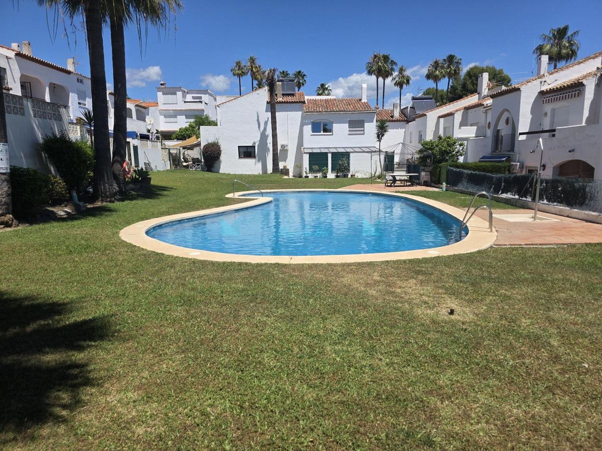 Town House for sale in Bel Air, Estepona