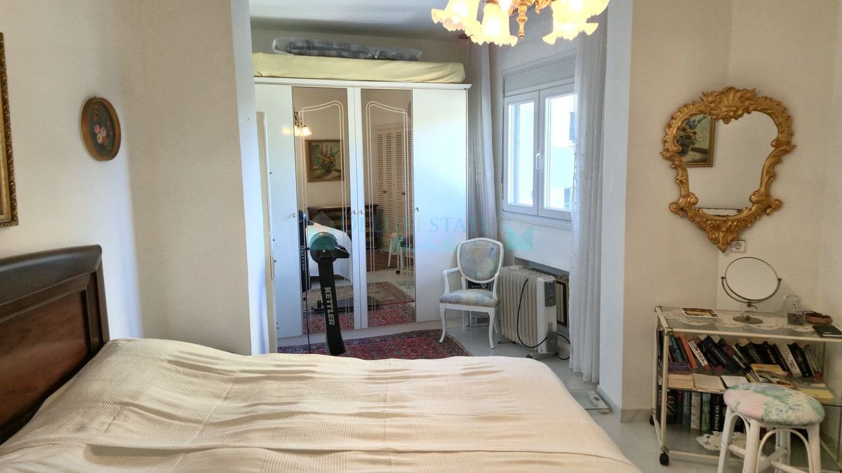 Penthouse for sale in Cabopino, Marbella East