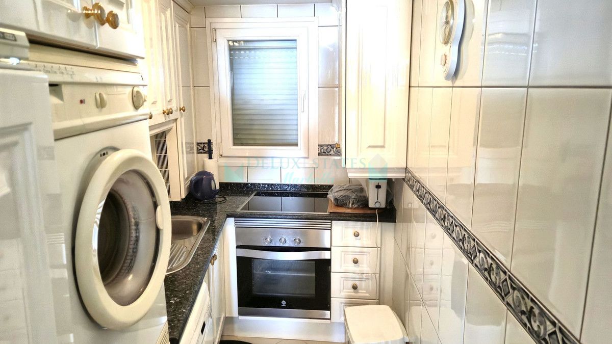 Penthouse for sale in Cabopino, Marbella East