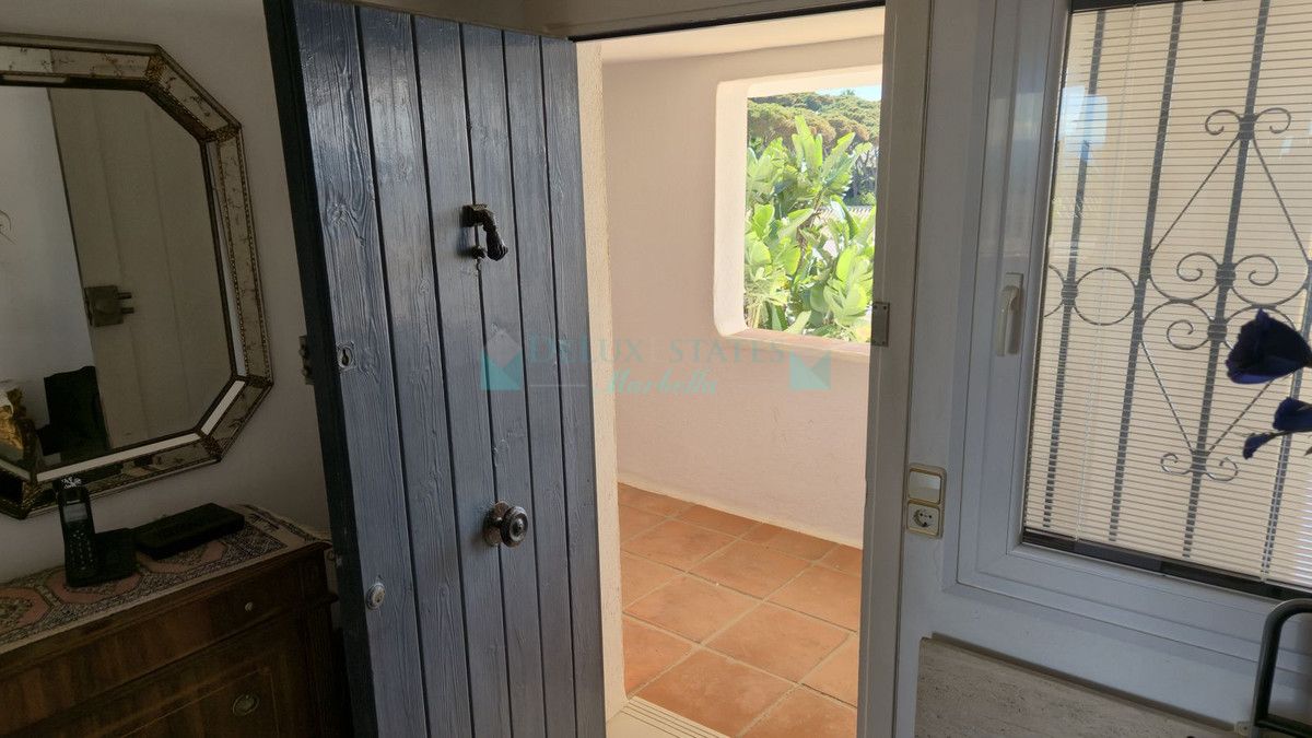 Penthouse for sale in Cabopino, Marbella East