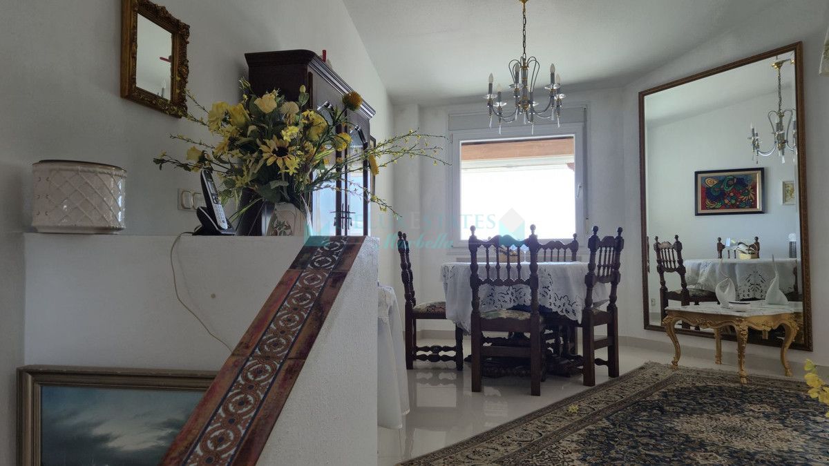 Penthouse for sale in Cabopino, Marbella East