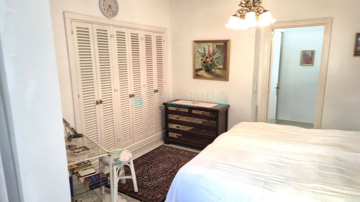 Penthouse for sale in Cabopino, Marbella East