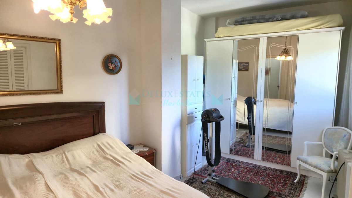 Penthouse for sale in Cabopino, Marbella East