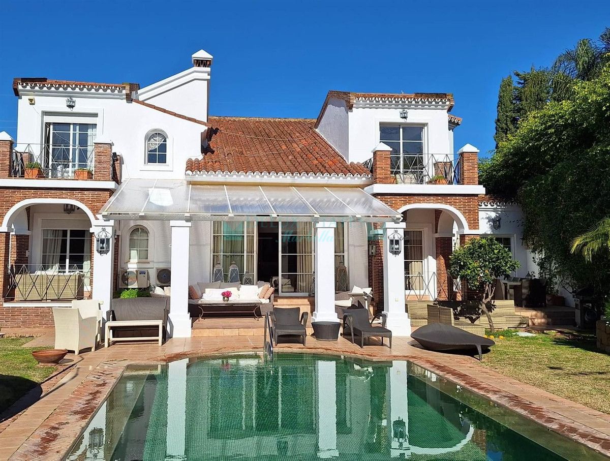 Villa for sale in Marbella - Puerto Banus