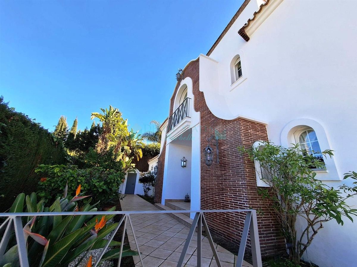 Villa for sale in Marbella - Puerto Banus