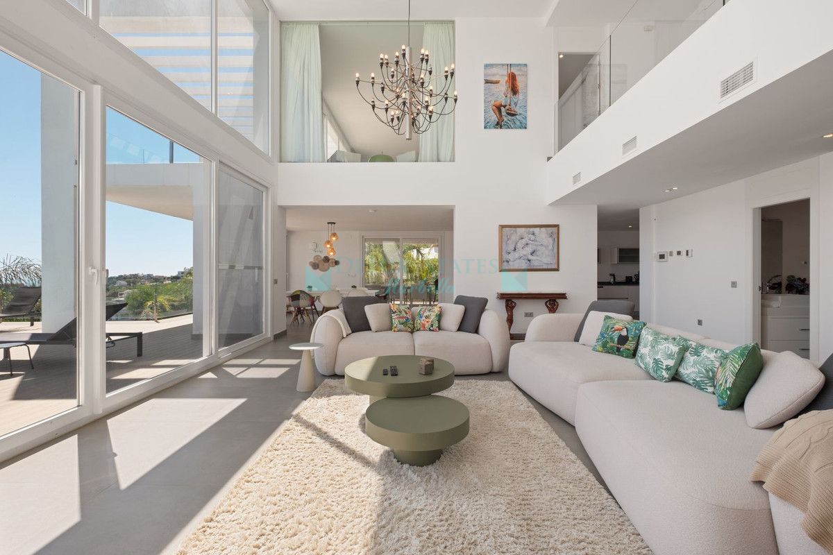 Villa for sale in La Mairena, Marbella East