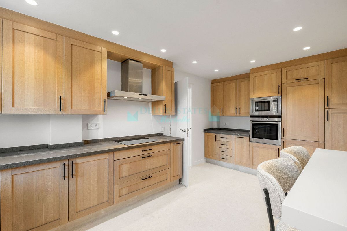 Town House for sale in Nueva Andalucia