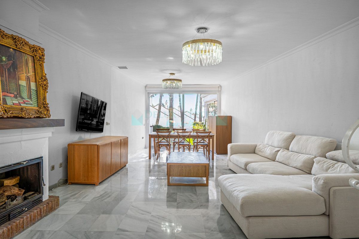 Town House for sale in Marbella Golden Mile